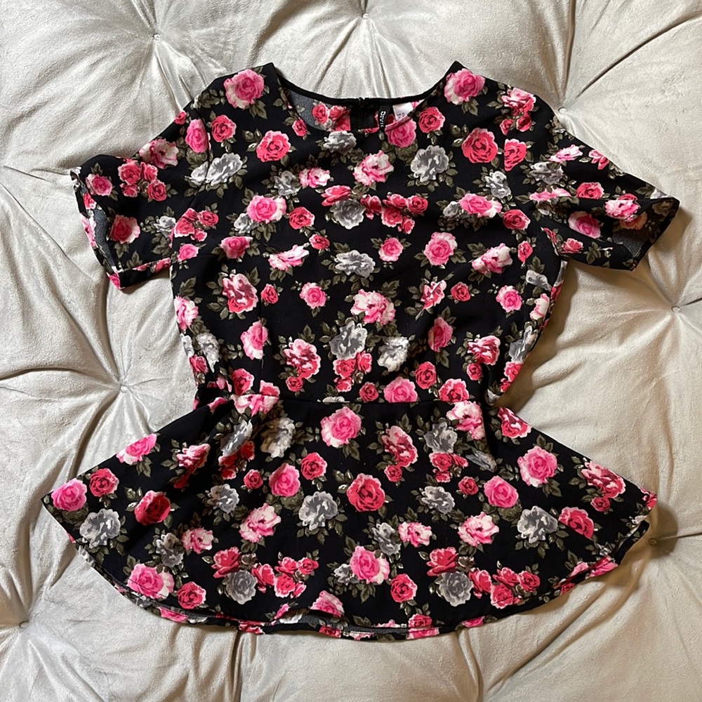 Very cute, peplum top!